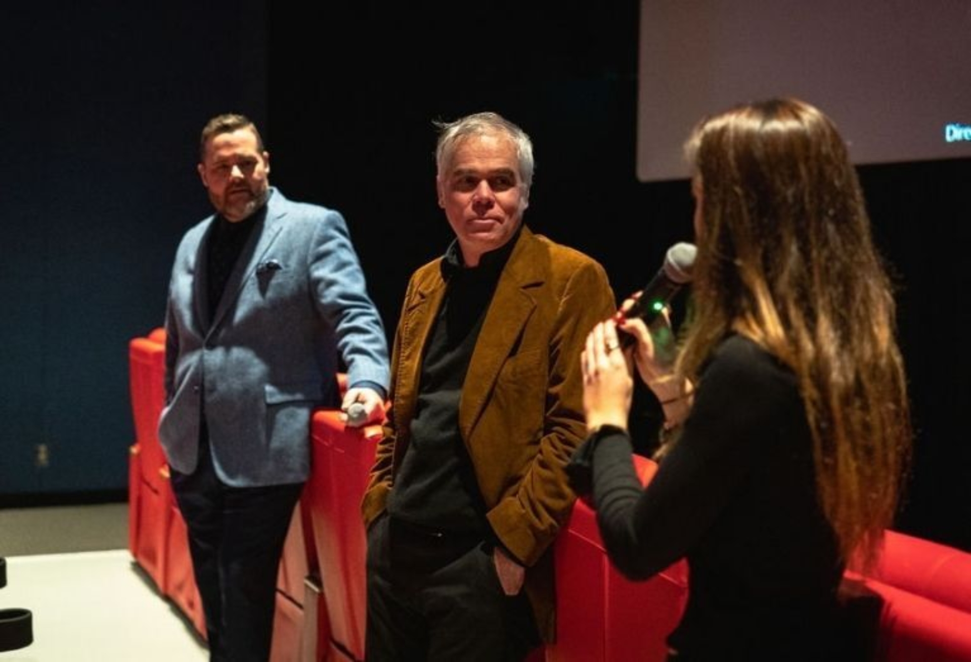 15 PREMIÈRE LA FEMME CACHÉE